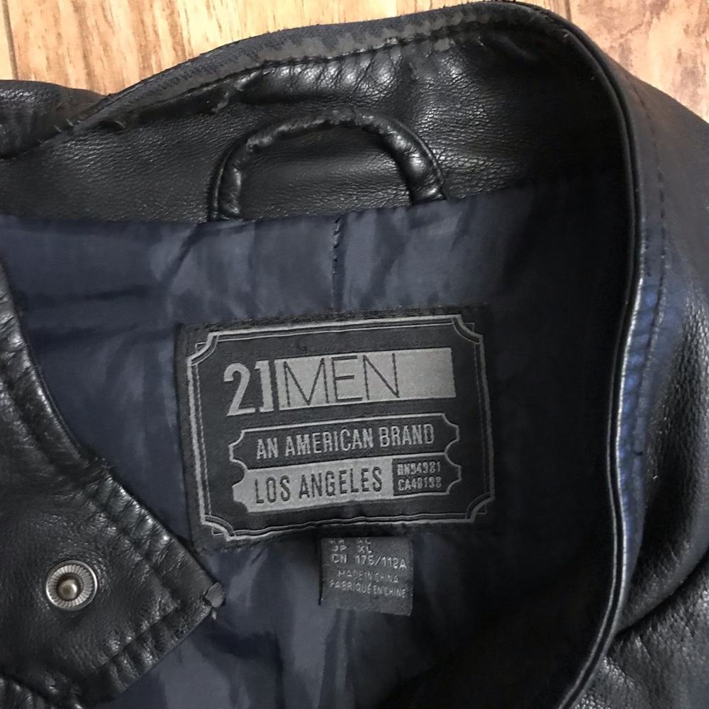 Large leather jacket - Picture 2 of 2